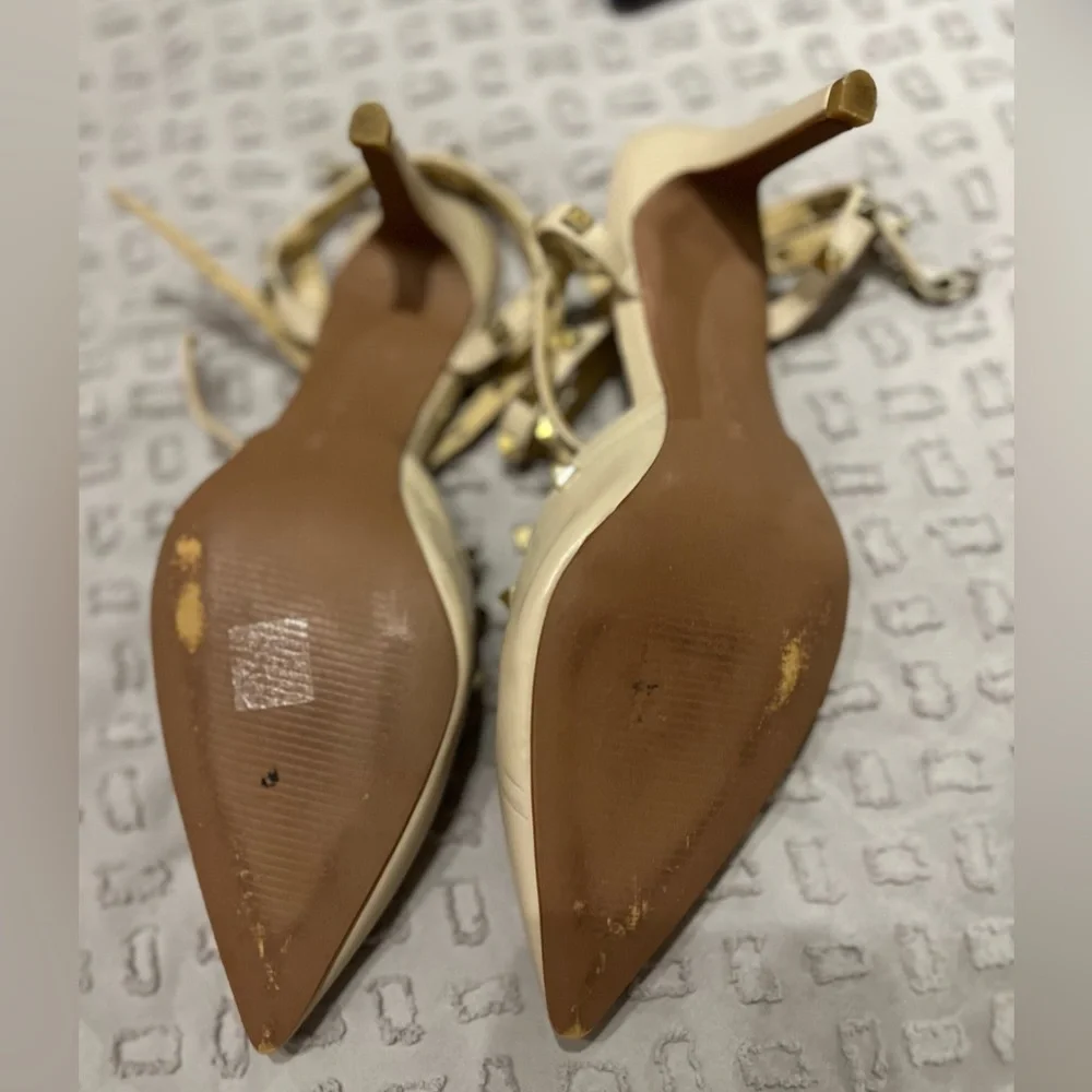 Heels - Picture 4 of 5